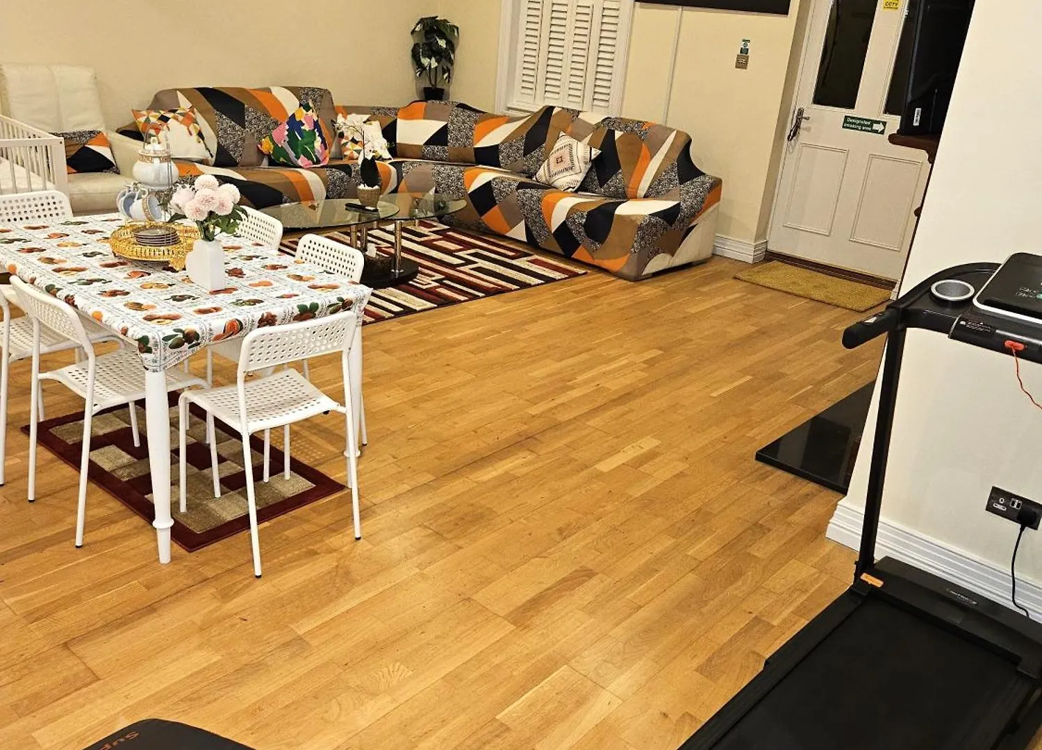 Heathrow Mansion Shuttles Apartment Uxbridge