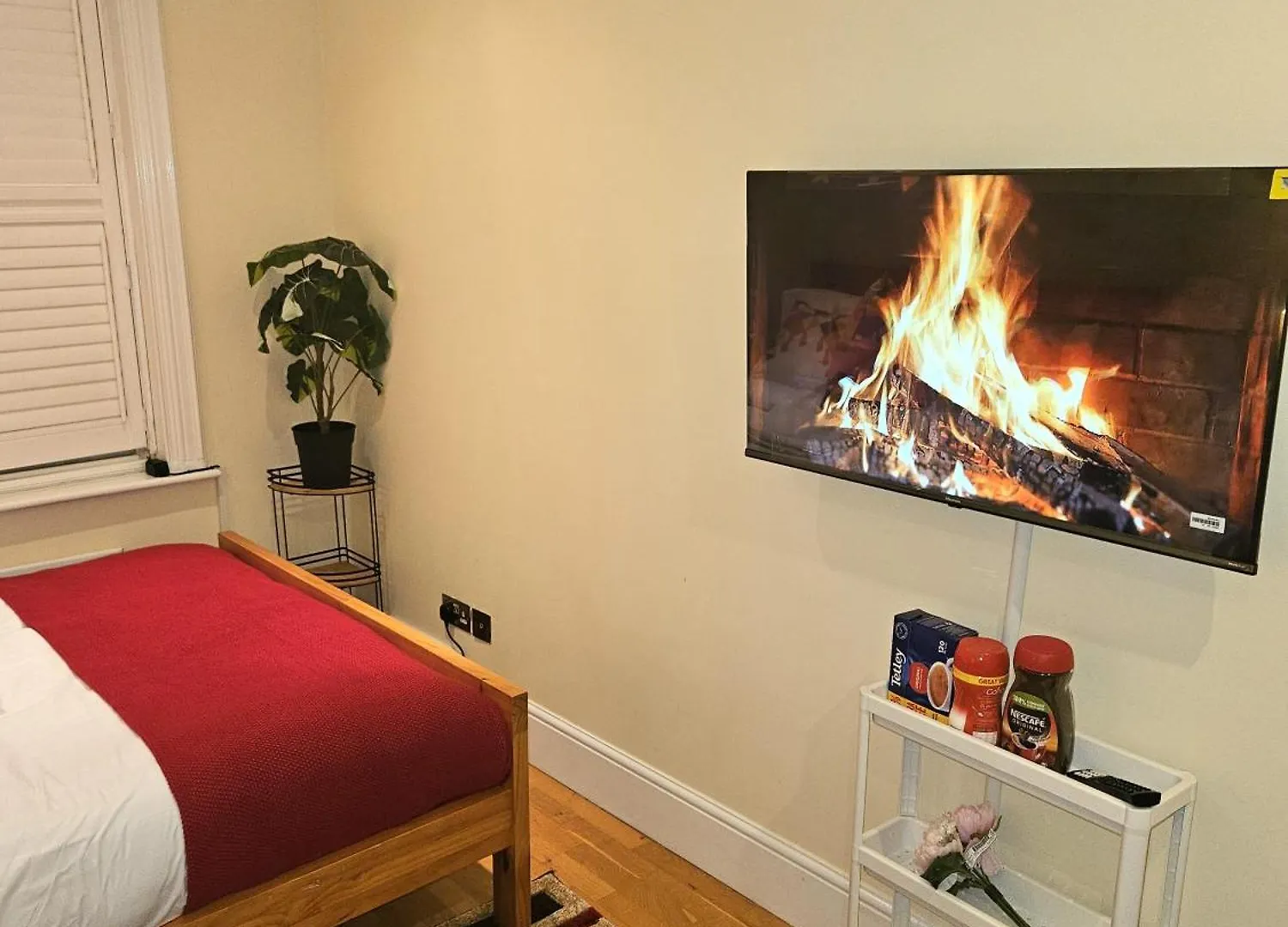 Heathrow Mansion Shuttles Apartment Uxbridge