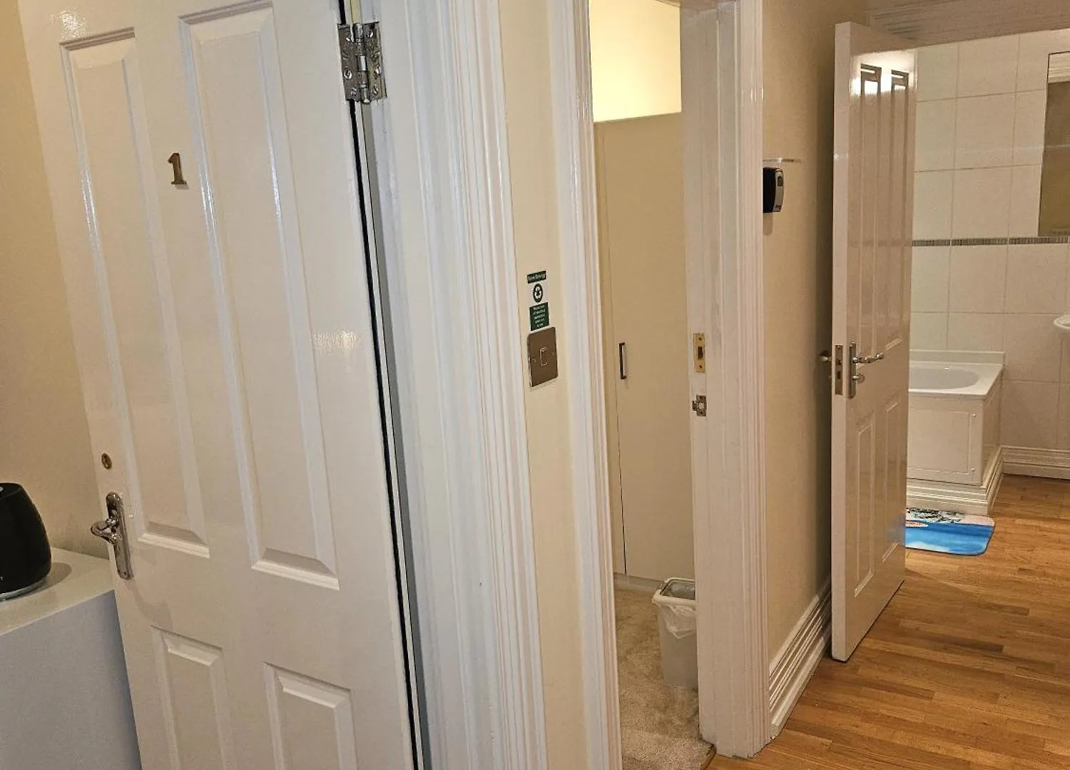 Heathrow Mansion Shuttles Apartment Uxbridge