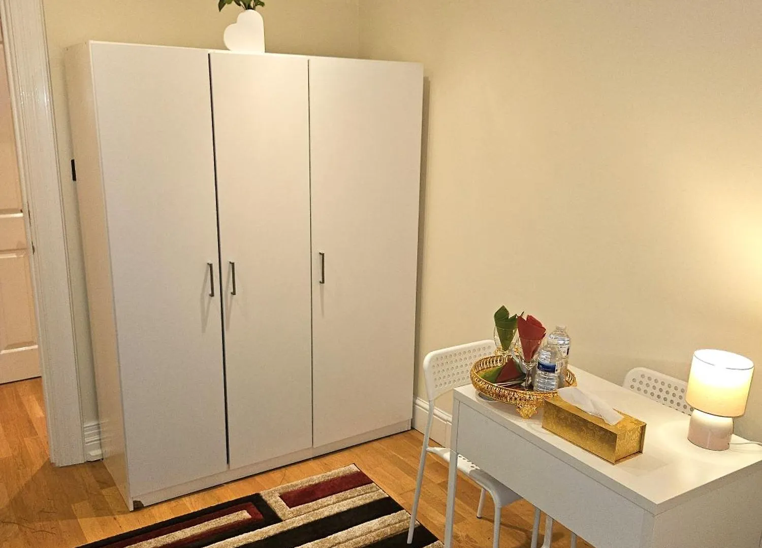 Heathrow Mansion Shuttles Apartment Uxbridge