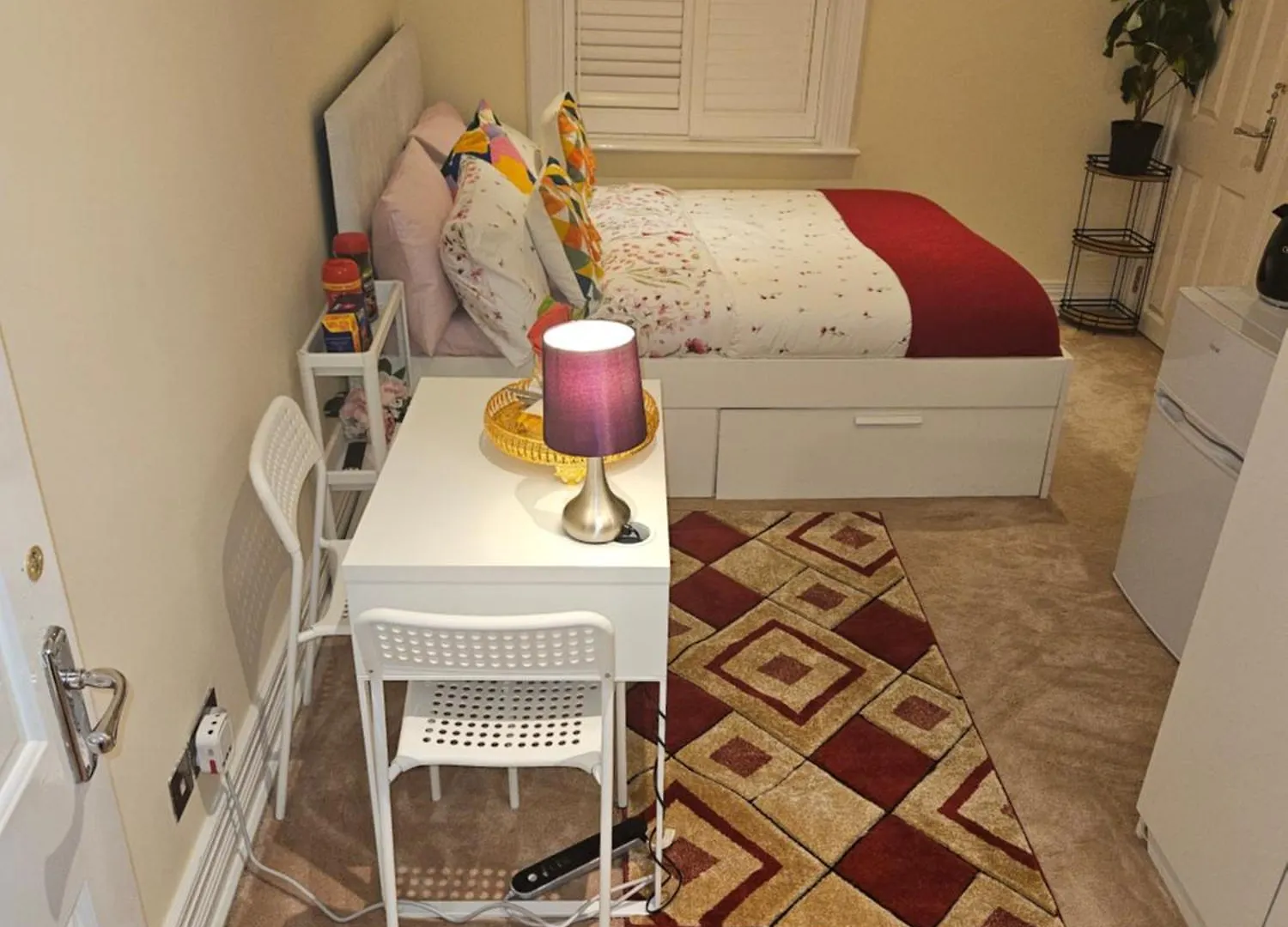 Heathrow Mansion Shuttles Apartment Uxbridge