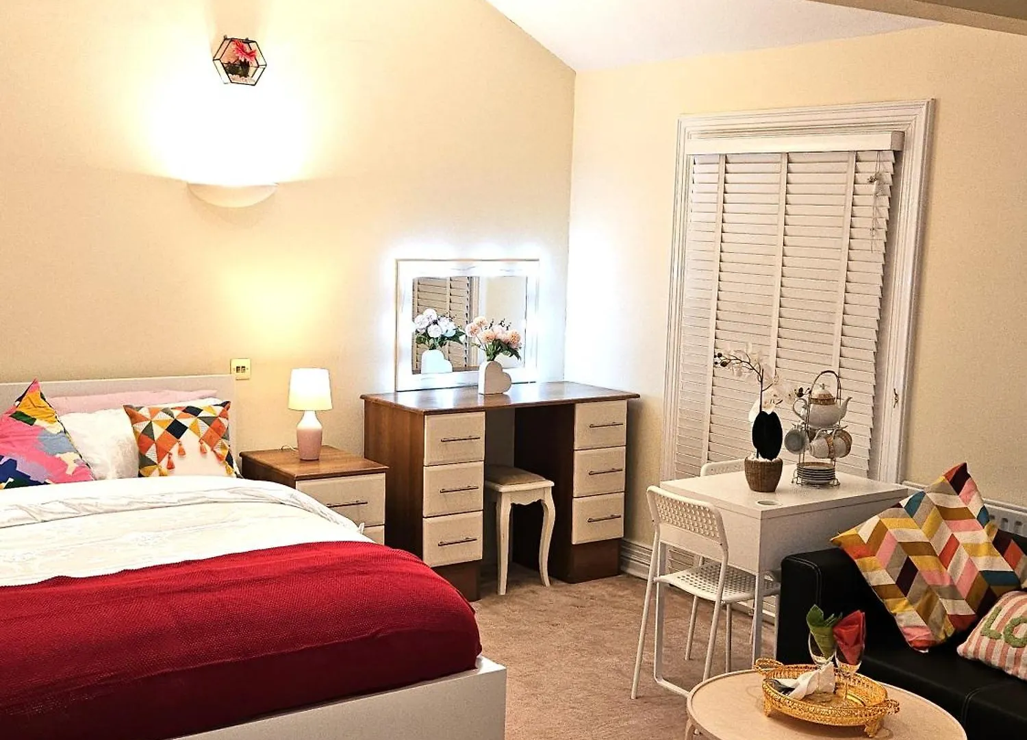 Heathrow Mansion Shuttles Apartment Uxbridge