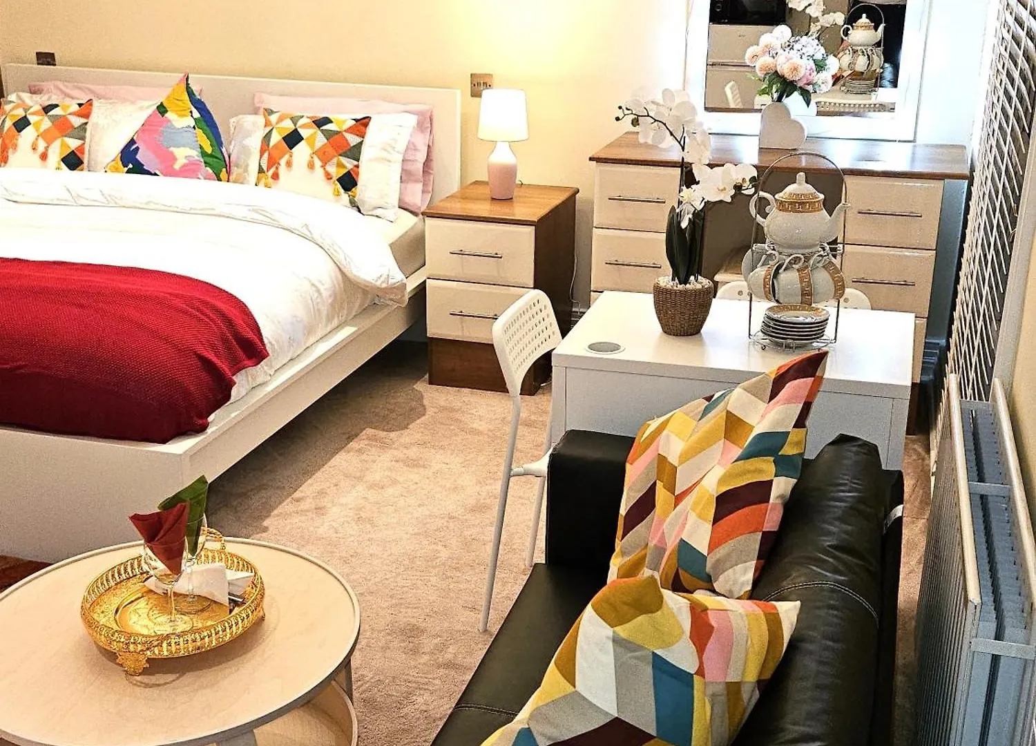 Heathrow Mansion Shuttles Apartment Uxbridge