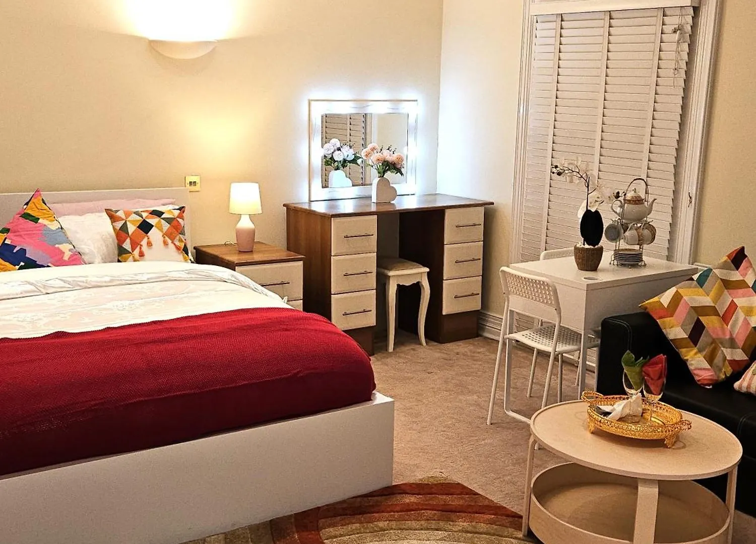 Heathrow Mansion Shuttles Apartment Uxbridge